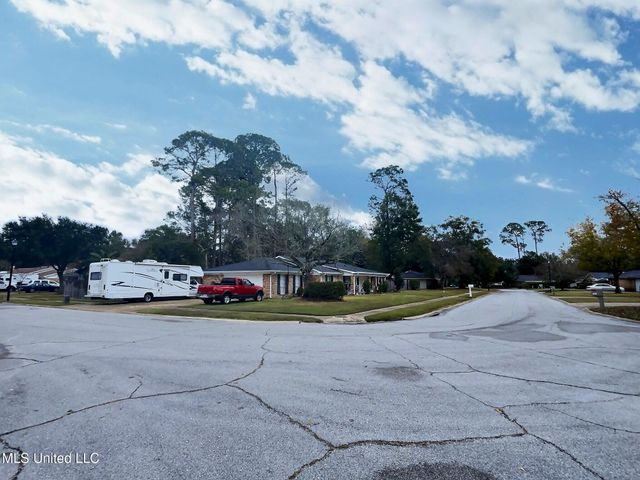 1400 Sussex Drive, Ocean Springs, MS 39564