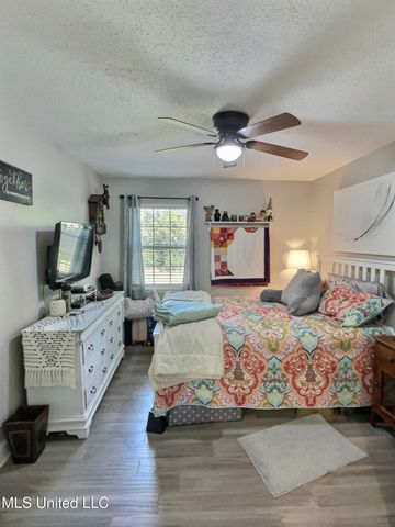 1400 Sussex Drive, Ocean Springs, MS 39564