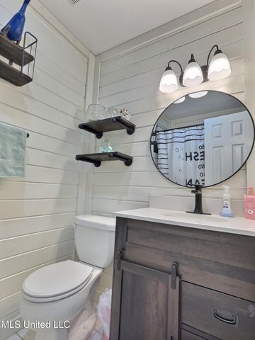 1400 Sussex Drive, Ocean Springs, MS 39564