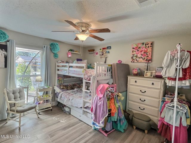 1400 Sussex Drive, Ocean Springs, MS 39564