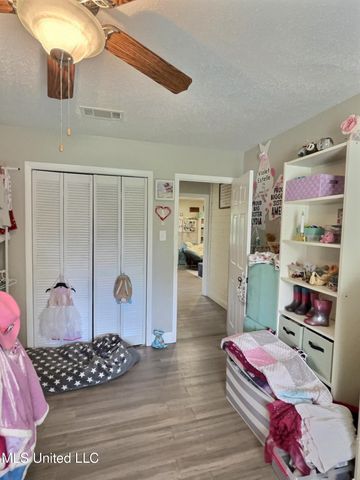 1400 Sussex Drive, Ocean Springs, MS 39564