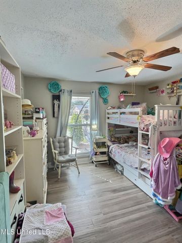 1400 Sussex Drive, Ocean Springs, MS 39564