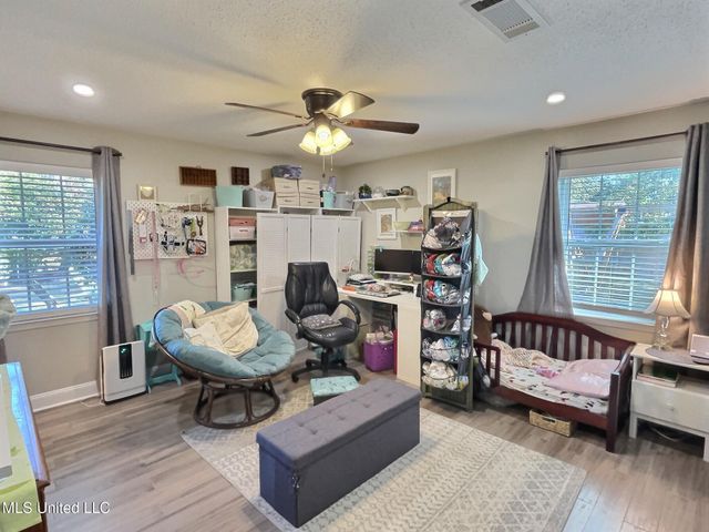 1400 Sussex Drive, Ocean Springs, MS 39564