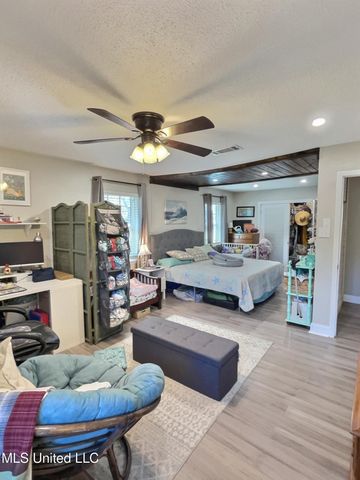 1400 Sussex Drive, Ocean Springs, MS 39564