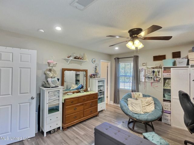 1400 Sussex Drive, Ocean Springs, MS 39564