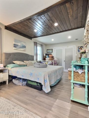 1400 Sussex Drive, Ocean Springs, MS 39564