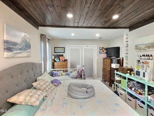 1400 Sussex Drive, Ocean Springs, MS 39564