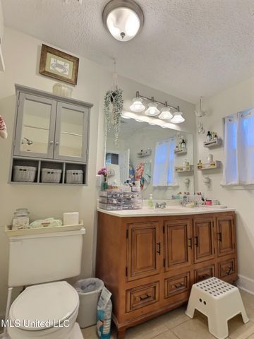 1400 Sussex Drive, Ocean Springs, MS 39564