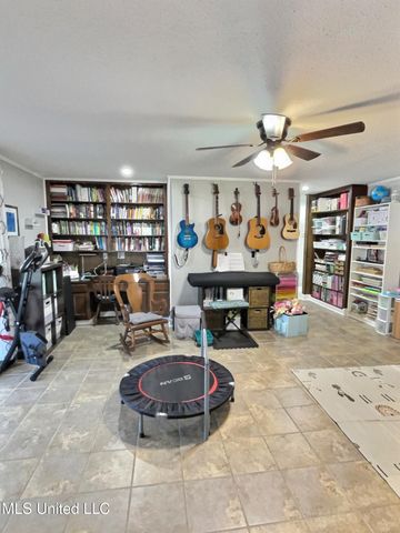 1400 Sussex Drive, Ocean Springs, MS 39564