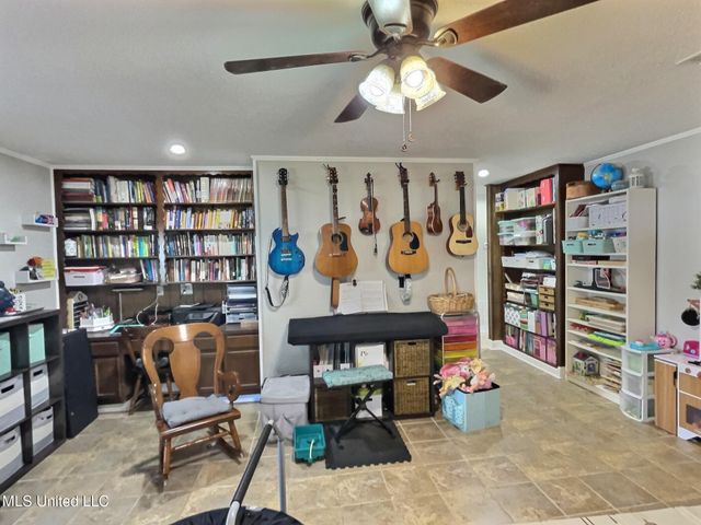 1400 Sussex Drive, Ocean Springs, MS 39564