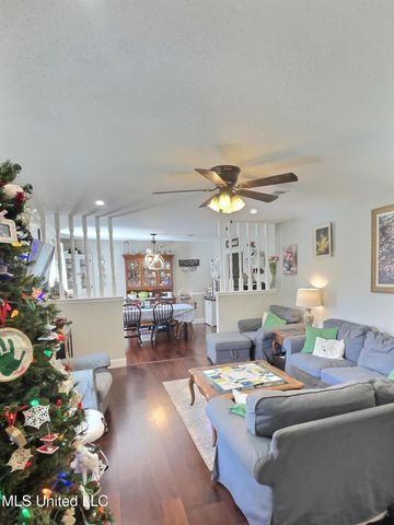 1400 Sussex Drive, Ocean Springs, MS 39564
