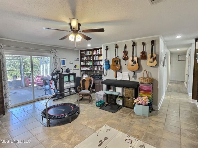 1400 Sussex Drive, Ocean Springs, MS 39564