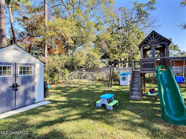 1400 Sussex Drive, Ocean Springs, MS 39564