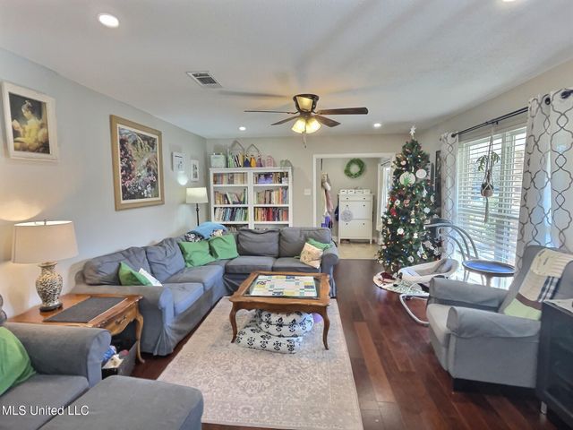 1400 Sussex Drive, Ocean Springs, MS 39564