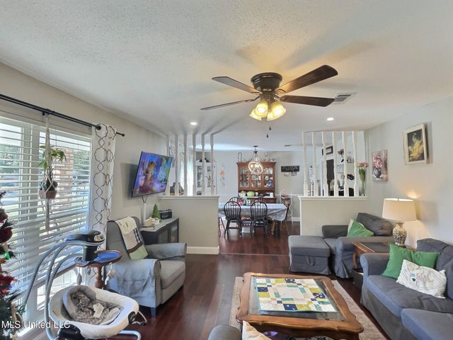 1400 Sussex Drive, Ocean Springs, MS 39564