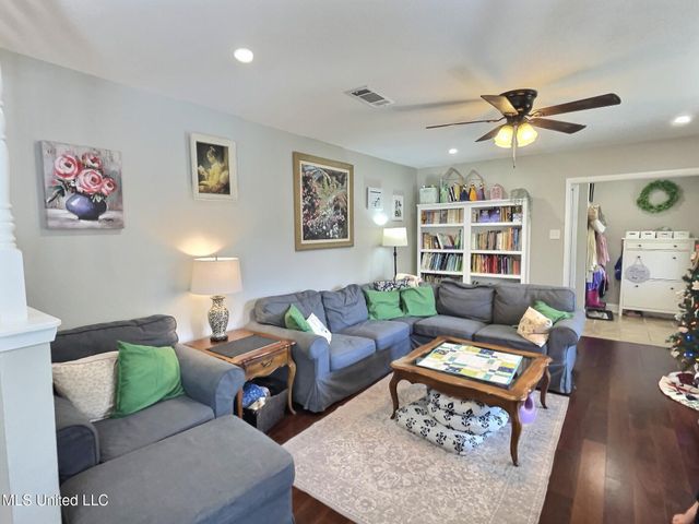 1400 Sussex Drive, Ocean Springs, MS 39564