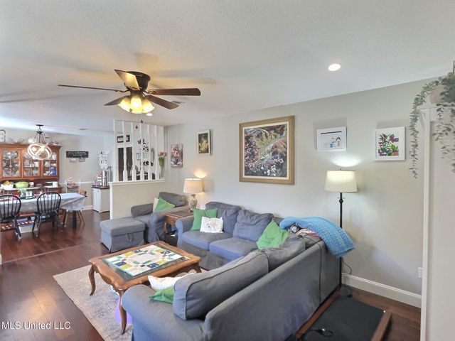 1400 Sussex Drive, Ocean Springs, MS 39564