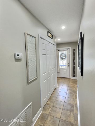 1400 Sussex Drive, Ocean Springs, MS 39564