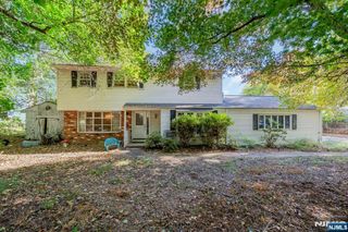 75 Cherokee Avenue, Allendale, NJ 07401