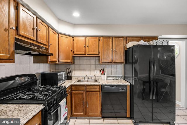 12 HEWITT LN, Sicklerville, NJ 08081