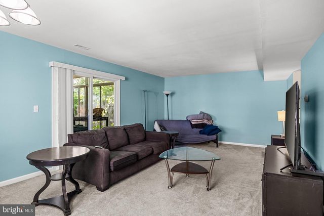12 HEWITT LN, Sicklerville, NJ 08081