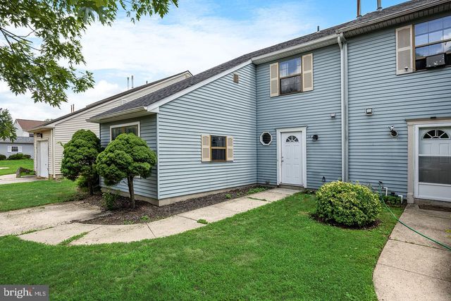 12 HEWITT LN, Sicklerville, NJ 08081