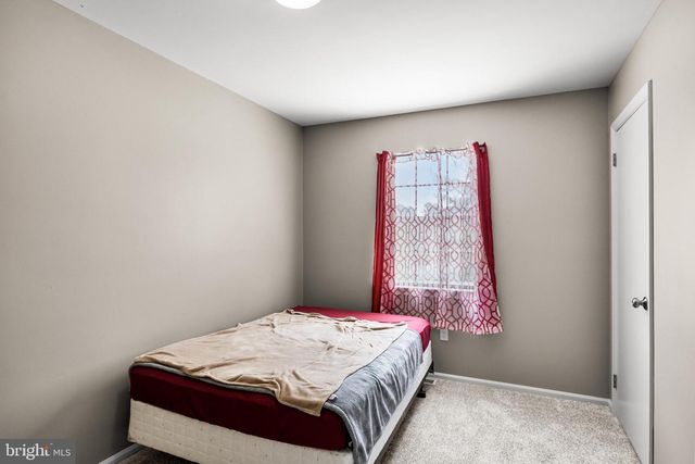 12 HEWITT LN, Sicklerville, NJ 08081
