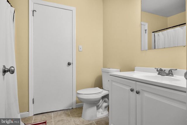 12 HEWITT LN, Sicklerville, NJ 08081