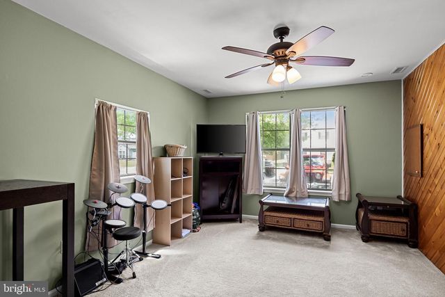 12 HEWITT LN, Sicklerville, NJ 08081