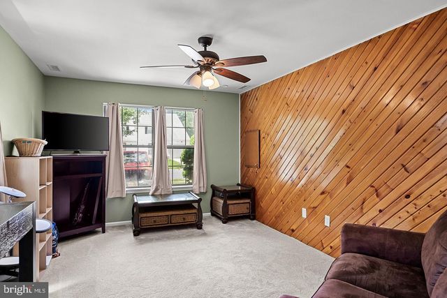 12 HEWITT LN, Sicklerville, NJ 08081