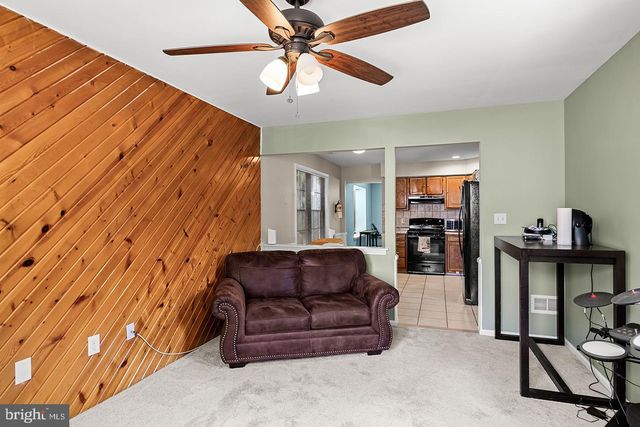 12 HEWITT LN, Sicklerville, NJ 08081