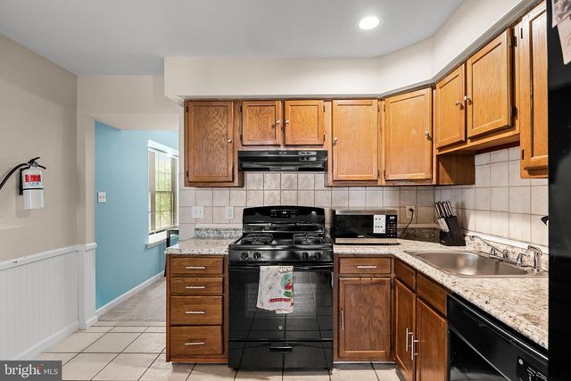 12 HEWITT LN, Sicklerville, NJ 08081