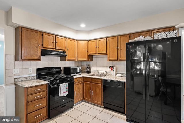 12 HEWITT LN, Sicklerville, NJ 08081