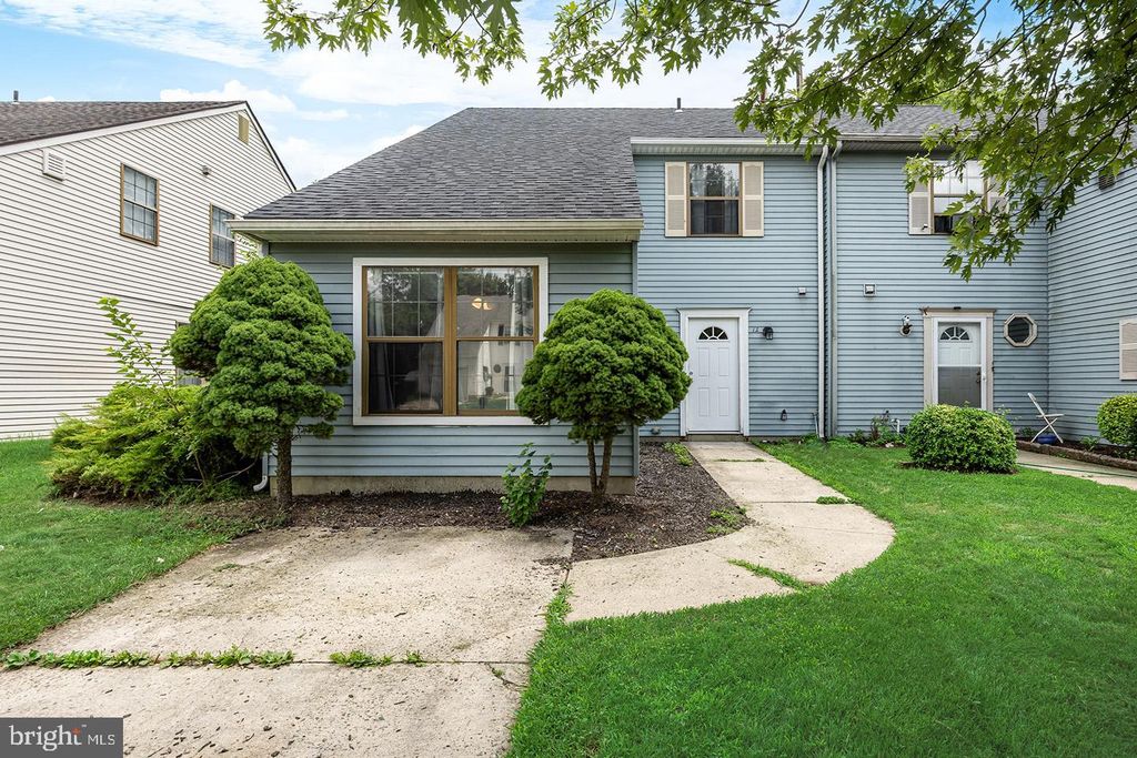 12 HEWITT LN, Sicklerville, NJ 08081