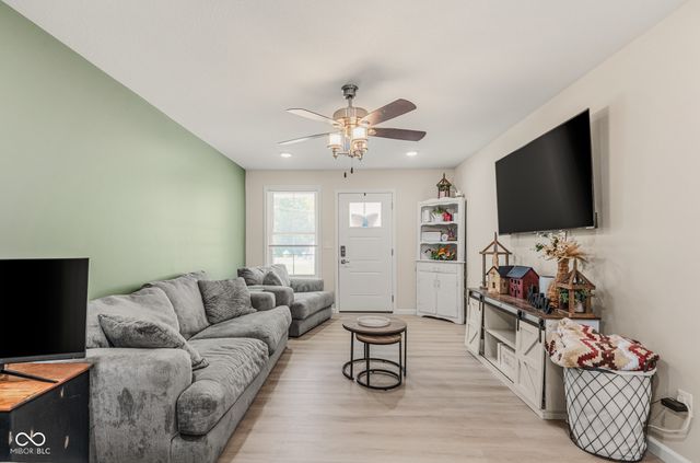 1109 W Vine Street, Brownstown, IN 47220