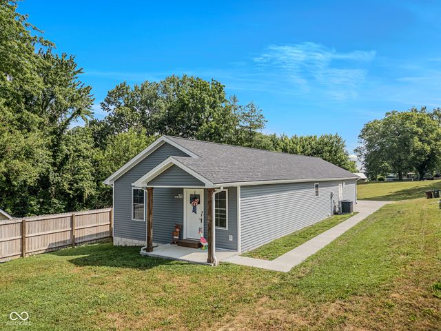 1109 W Vine Street, Brownstown, IN 47220