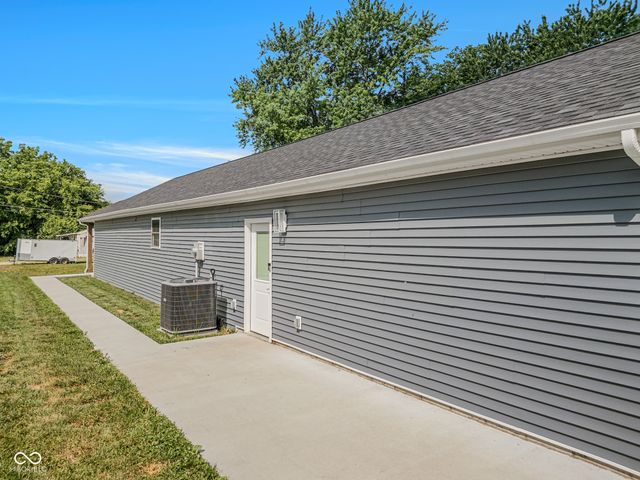1109 W Vine Street, Brownstown, IN 47220