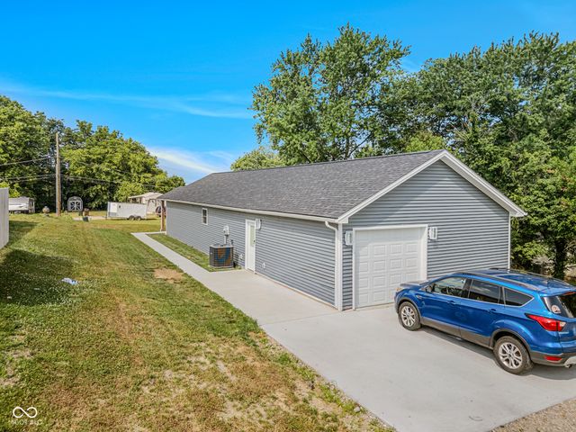 1109 W Vine Street, Brownstown, IN 47220