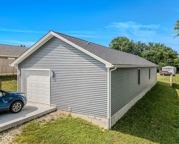 1109 W Vine Street, Brownstown, IN 47220