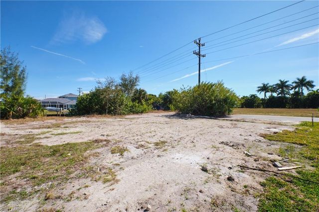 201 SW 40th ST, Cape Coral, FL 33914