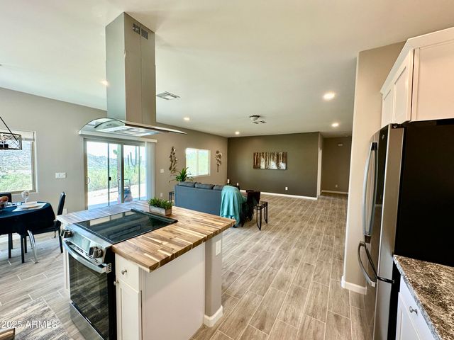 43019 N 18th Street, New River, AZ 85087