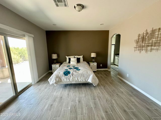 43019 N 18th Street, New River, AZ 85087