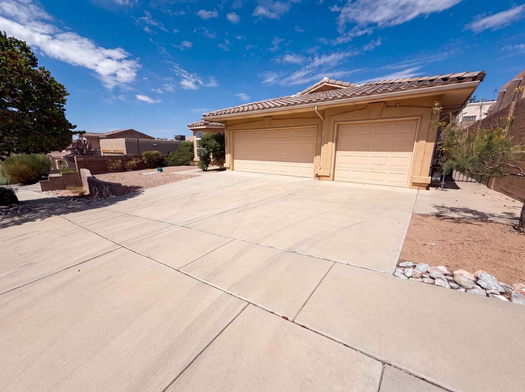 9809 Buckeye Street NW, Albuquerque, NM 87114