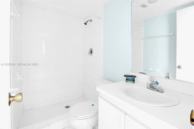 9360 Fontainebleau Blvd 101, Miami, FL 33172