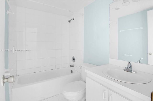 9360 Fontainebleau Blvd 101, Miami, FL 33172