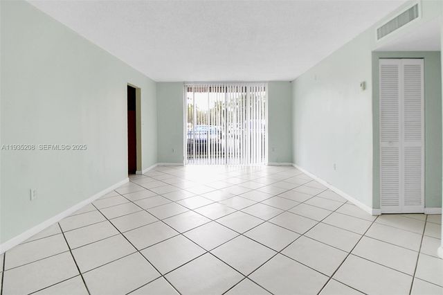 9360 Fontainebleau Blvd 101, Miami, FL 33172