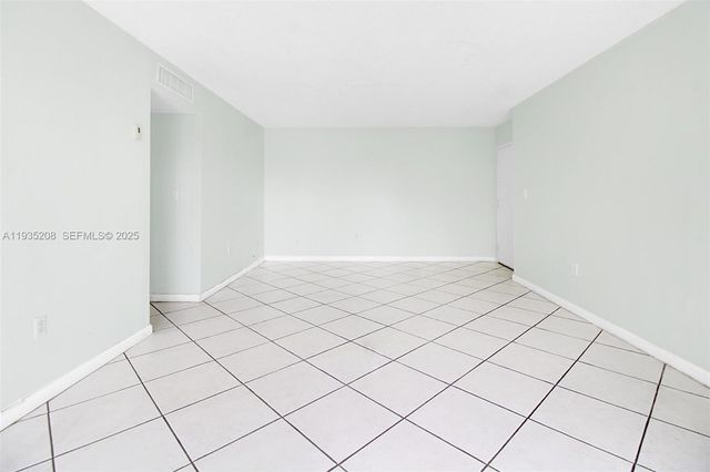 9360 Fontainebleau Blvd 101, Miami, FL 33172