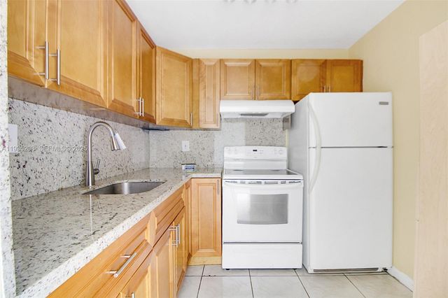 9360 Fontainebleau Blvd 101, Miami, FL 33172