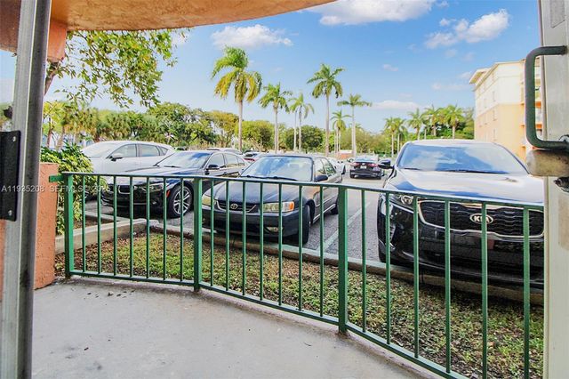 9360 Fontainebleau Blvd 101, Miami, FL 33172