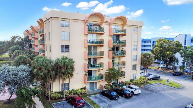 9360 Fontainebleau Blvd 101, Miami, FL 33172